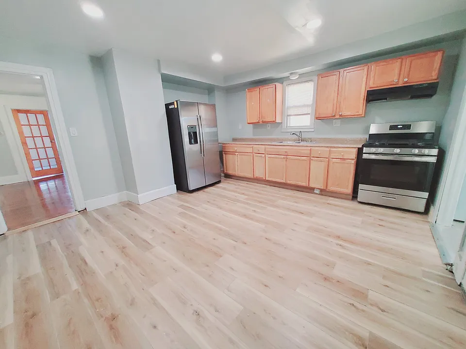 93 Sanford Ave #2