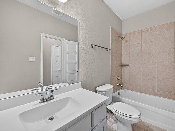 5th image of 3316 Solana Cir