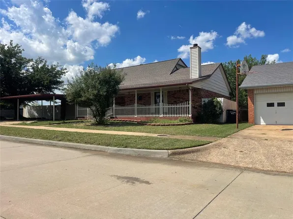 901 NE 6th St, Moore, OK 73160