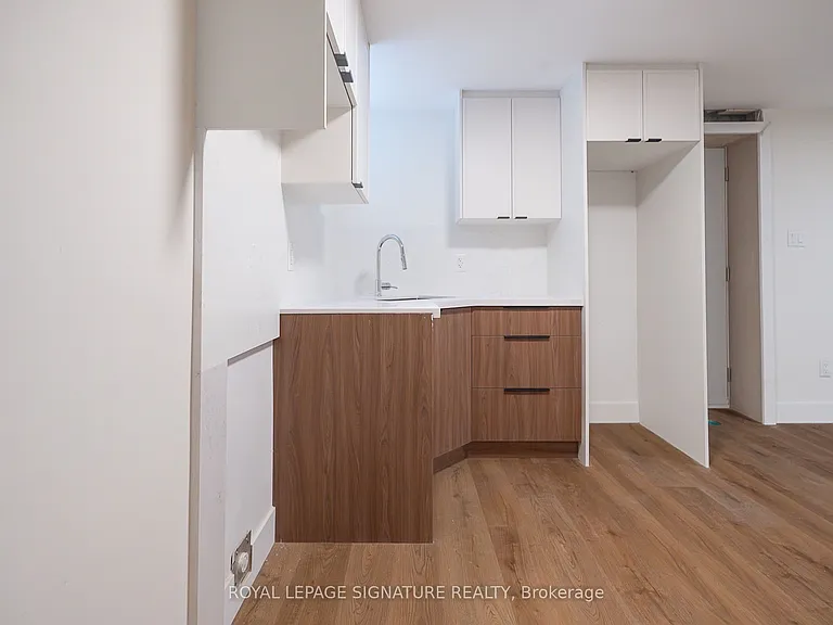 7 Earnscliffe Rd #1 — Photo 4