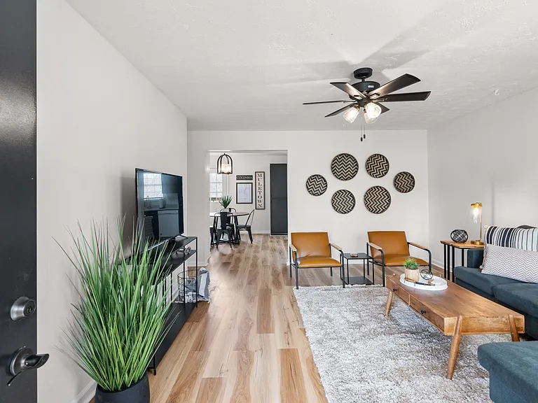 1020 Hillcrest Ave — Photo 1