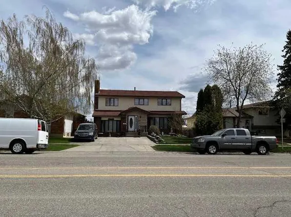 20 W Beddington Dr NE, Calgary, AB T3K 1J9