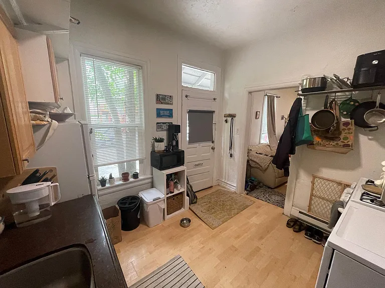 260 S Iowa St — Photo 4