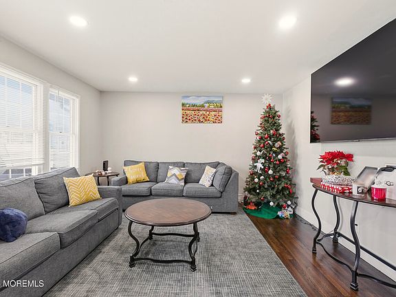 5th image of 17 Bass Place