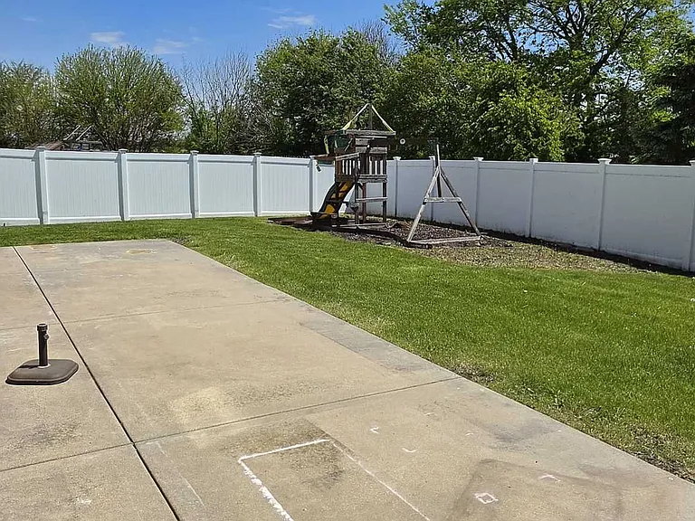 2416 Boxwood Ln — Photo 39