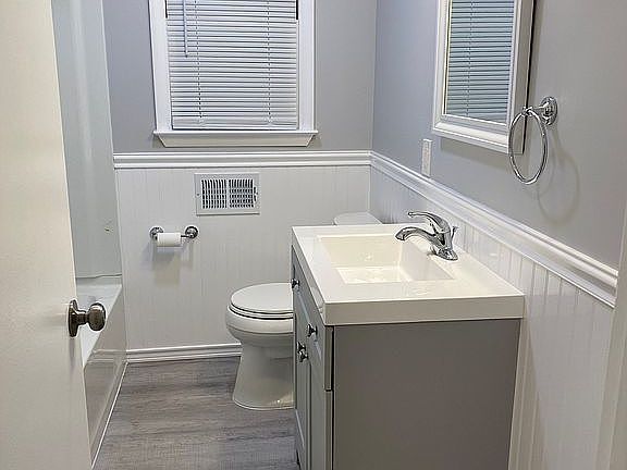Full Main Floor Bath