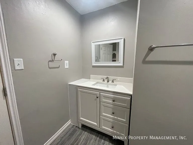 202 S Virginia St — Photo 2