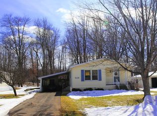 1118 Oak Brook Ln, Portage, MI 49002