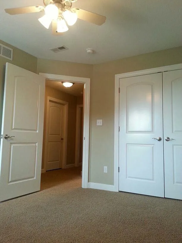 3 bed, 2.5 bath, 2350 sqft, $2,180 — Photo 2