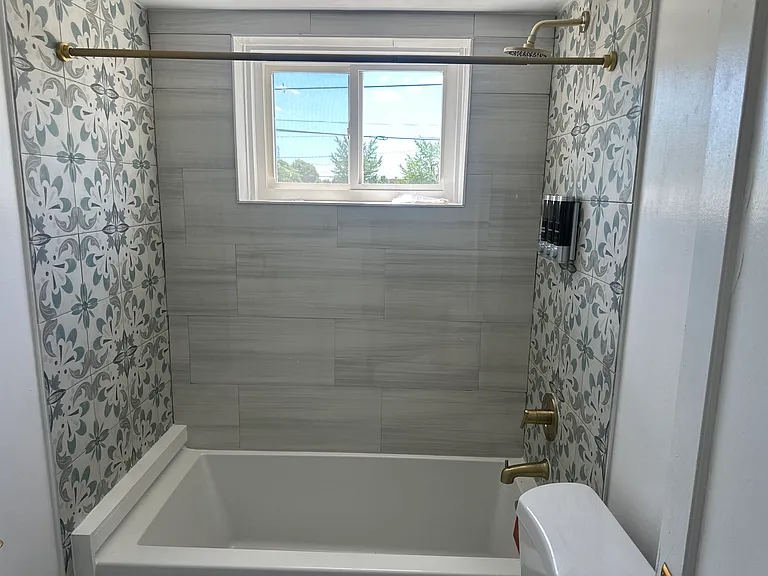 638 E Carver St #1 — Photo 6