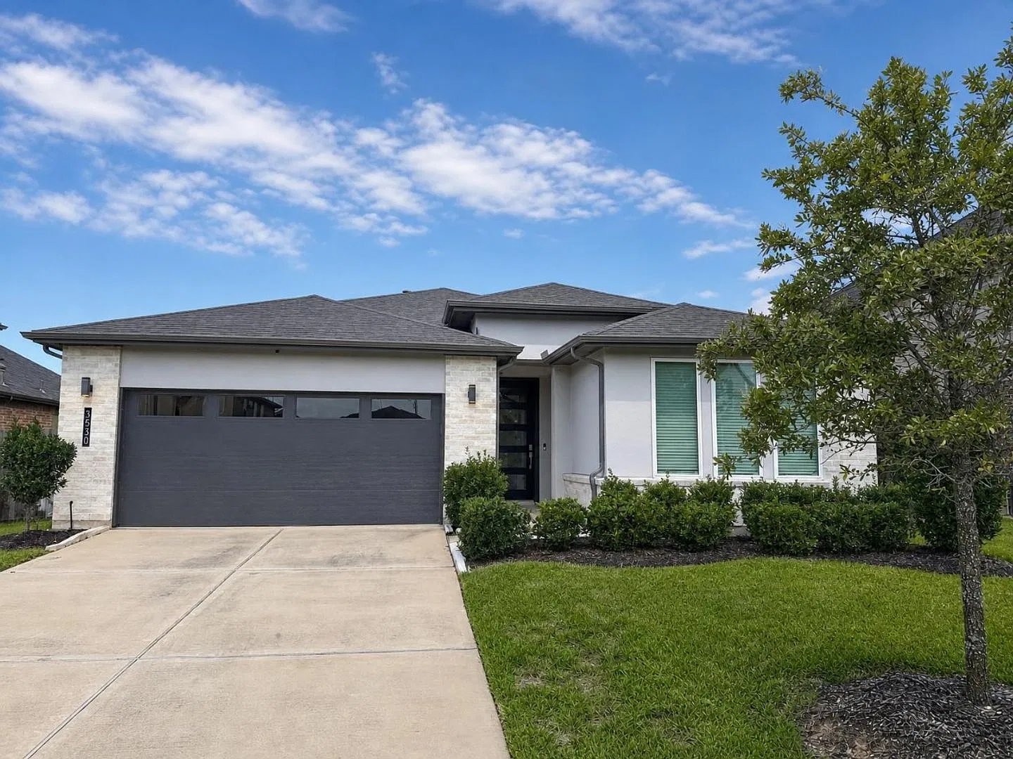 Inviting 4 Bed / 2.5 Bath Single-Story Home with Large Backyard and Patio in Gated Section of Tam... — Photo 1