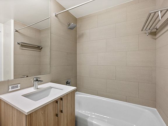 4th image of 8 Spruce St APT 33W
