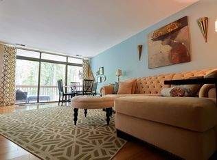 1669 Parkcrest Cir, Reston, VA 20190