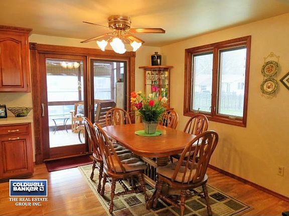 dine area w/patio doors