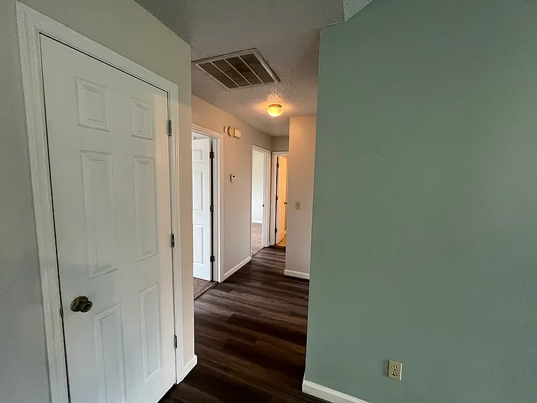 907 Primrose Ln — Photo 6