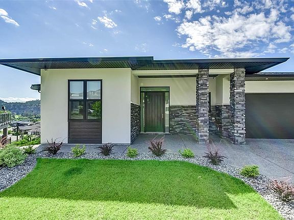 3rd image of 1325 Sladen Cres