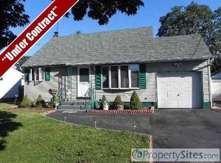 334 39th St, Lindenhurst, NY 11757