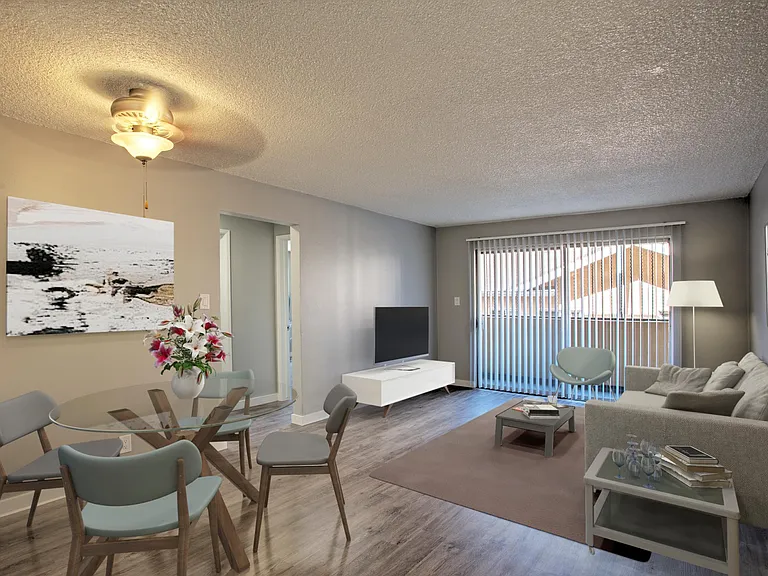 903 N Eucalyptus Ave — Photo 5