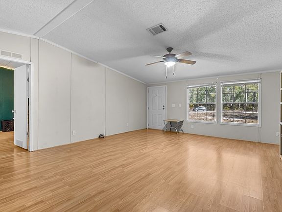 4th image of 605 NE 219th Ave