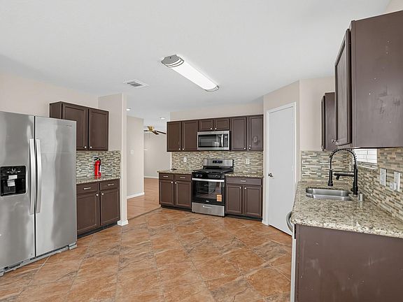 4th image of 518 Starksboro Ct