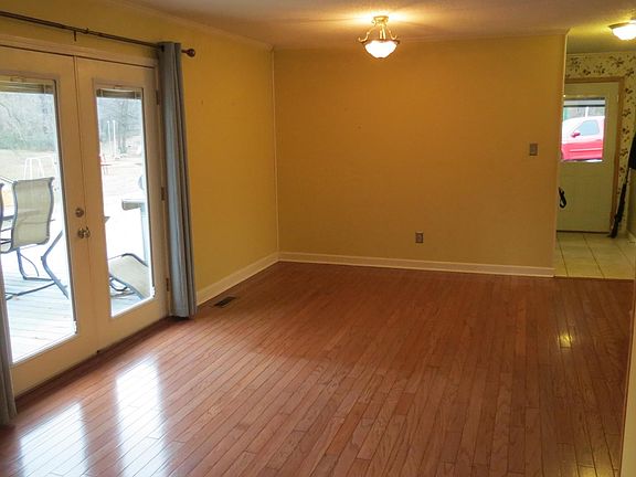 5th image of 324 Nora Dr