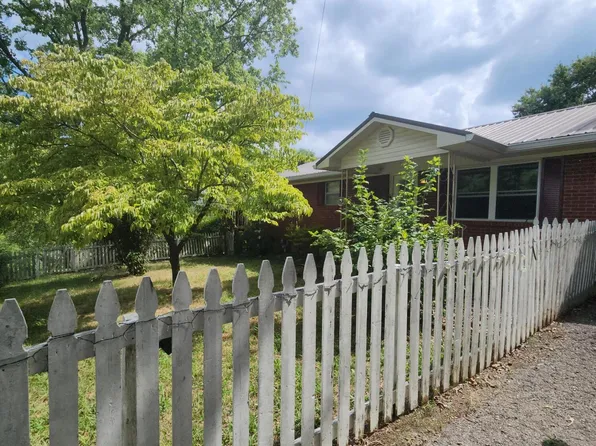 300 Tanasi Dr, Newport, TN 37821