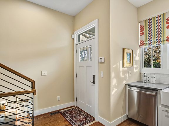 4th image of 508 Jefferson St Unit 102