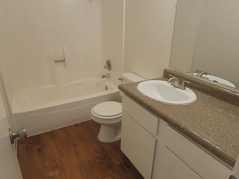 Serramonte Park Apts — Photo 14