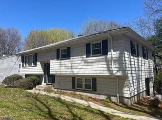 29 Brooklyn Mountain Rd, Hopatcong, NJ 07843