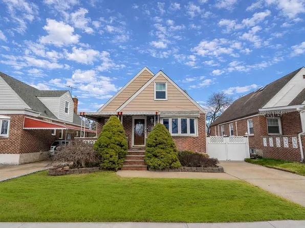 5643 195th St, Fresh Meadows, NY 11365