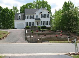 2919 Lyndhurst Ct, Chester, VA 23831