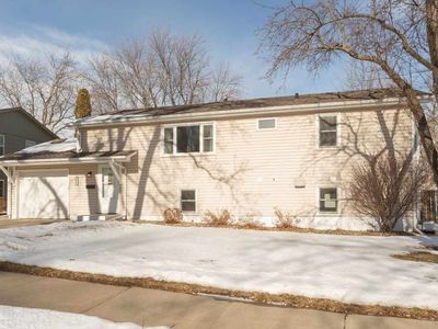 4008 E 19th St, Sioux Falls, SD, 57103