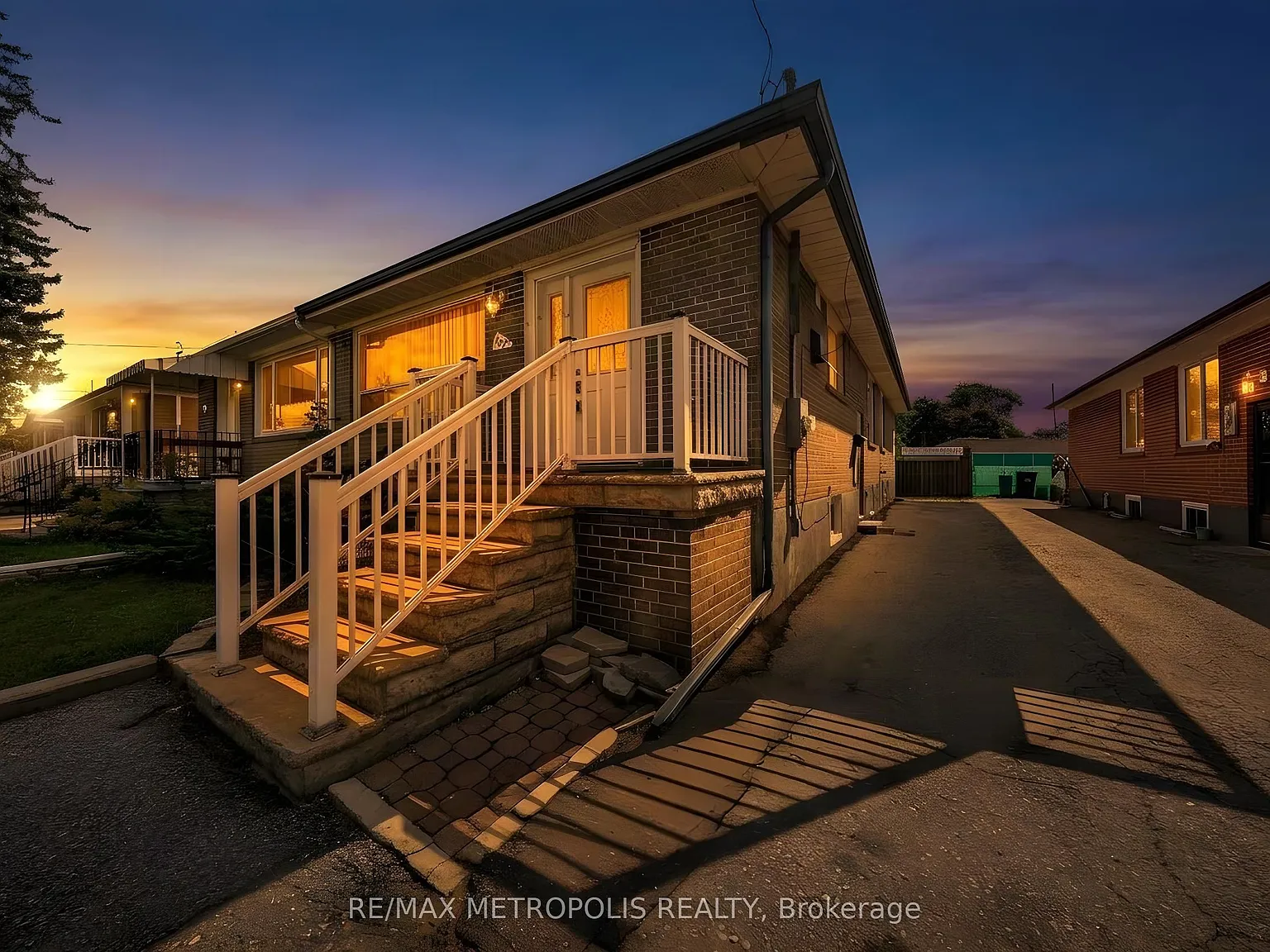 4 bed, $2,700 — Photo 1