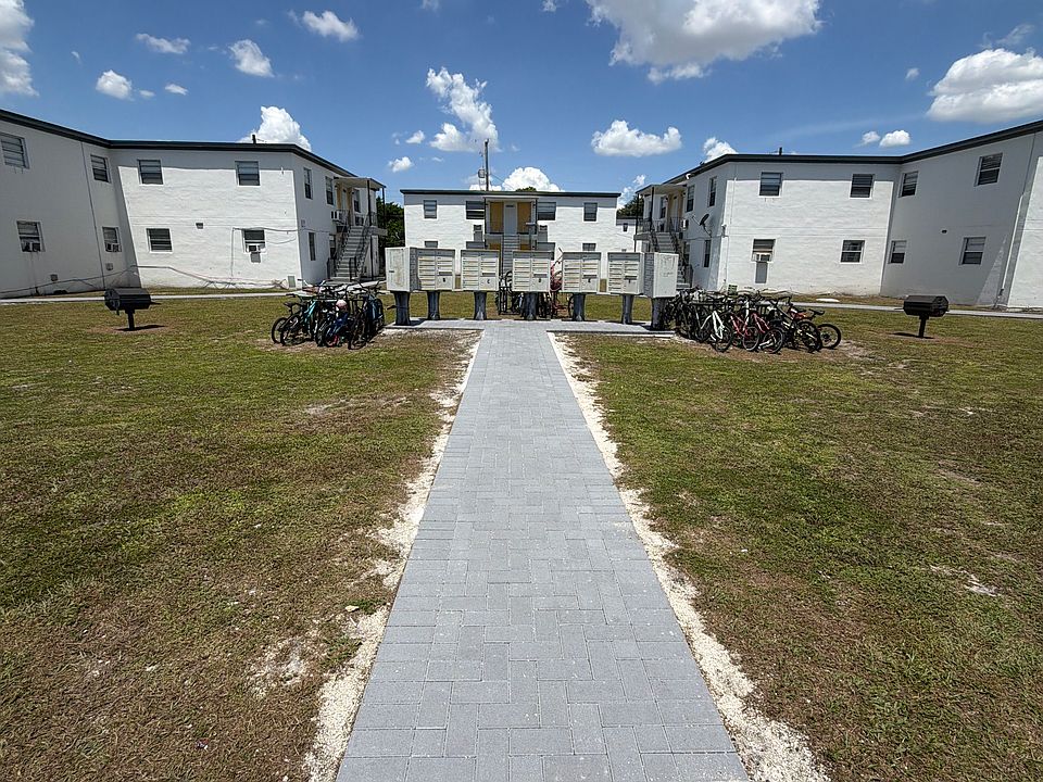 1st image of 10080 NW 7th Ct APT 2B