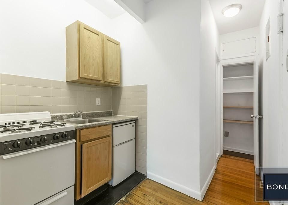 2nd image of 403 W 54th St APT 2C