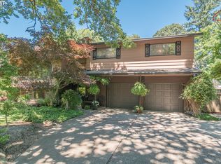 6815 Parkway Dr, Gladstone, OR