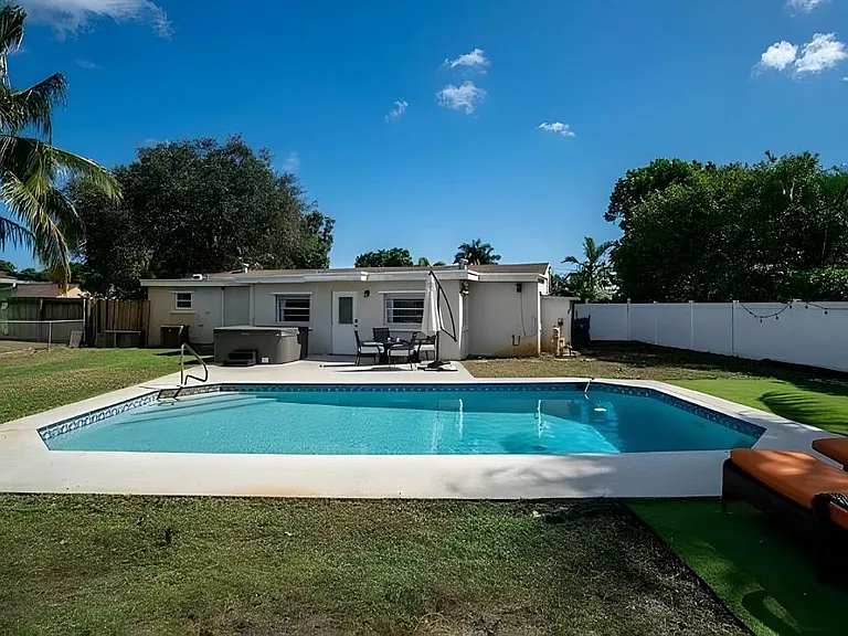 6941 Boston Dr — Photo 19