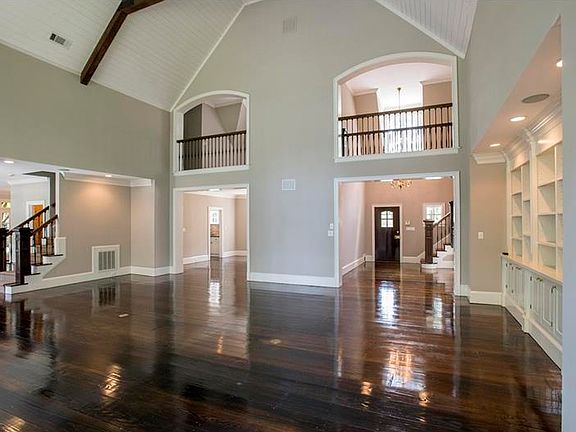 3rd image of 2988 Emerald Dr