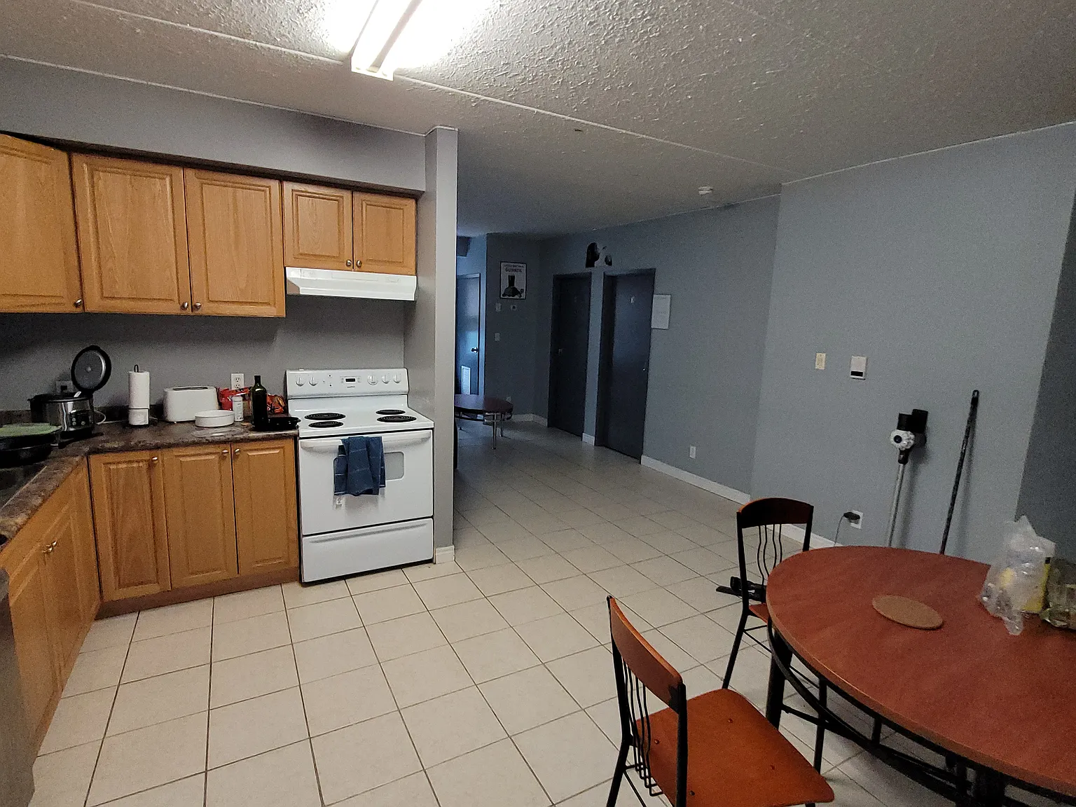 253 Lester Street Waterloo — Photo 2