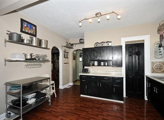 5th image of 721 S Fuller Dr
