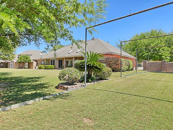 3rd image of 4201 Pinehurst Dr