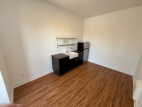 3rd image of 1929 Market St #102