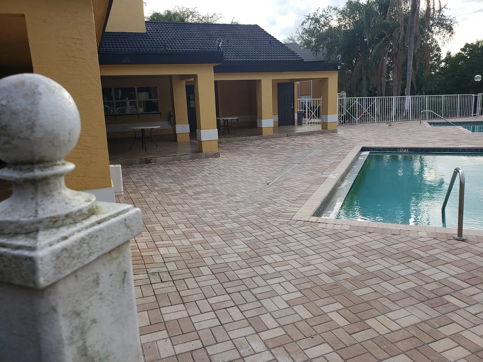Spacious 1 Bedroom 1 Bath Condo!! — Photo 2