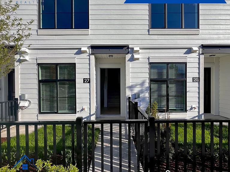 Montrose Ave — Photo 1