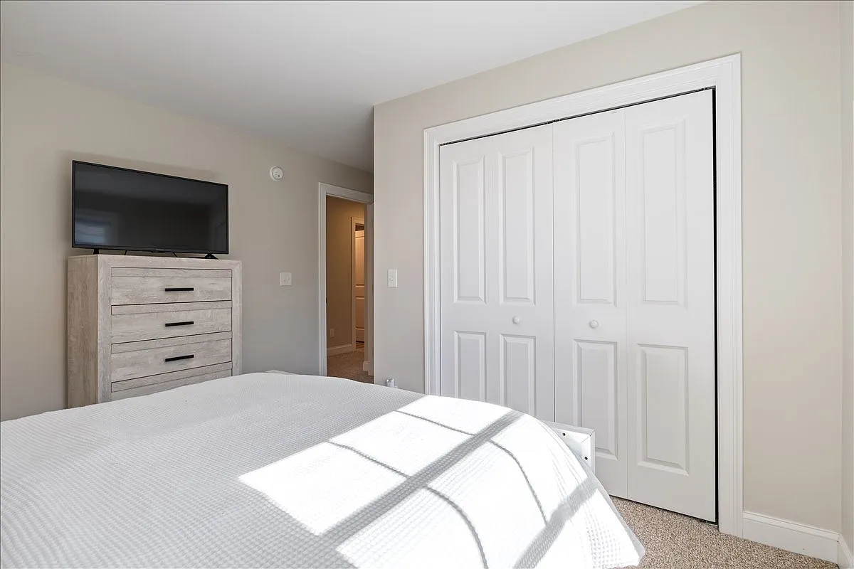 4 Woods Ln — Photo 2