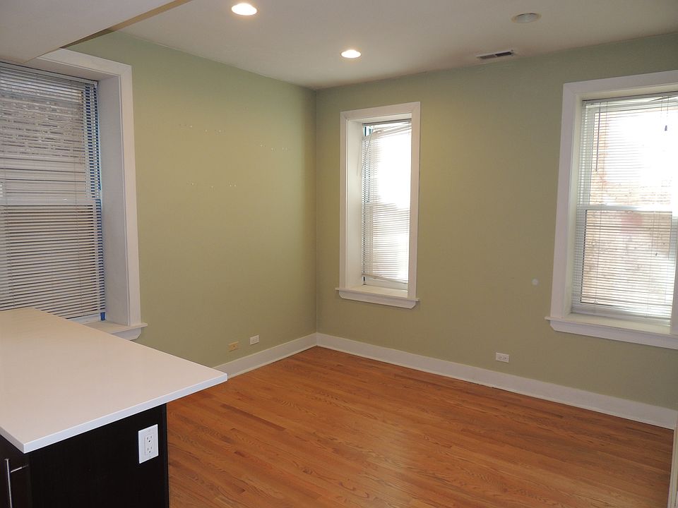 2nd image of 1547 W Wabansia Ave APT 1R