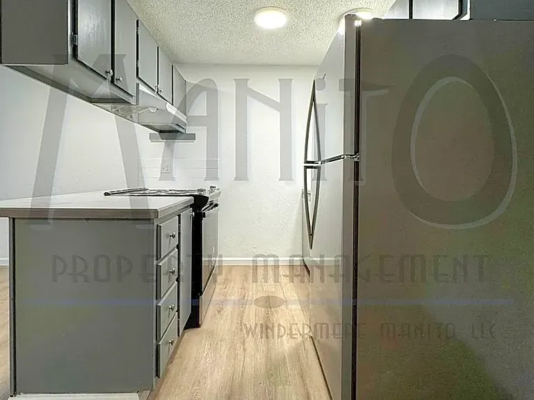 Regency Park Apartments — Photo 5
