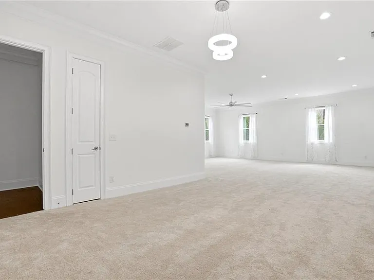 2415 Rugby Ave — Photo 12