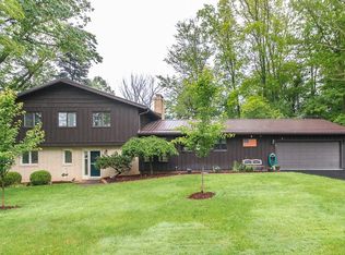 10009 Crestridge Dr, Chardon, OH 44024