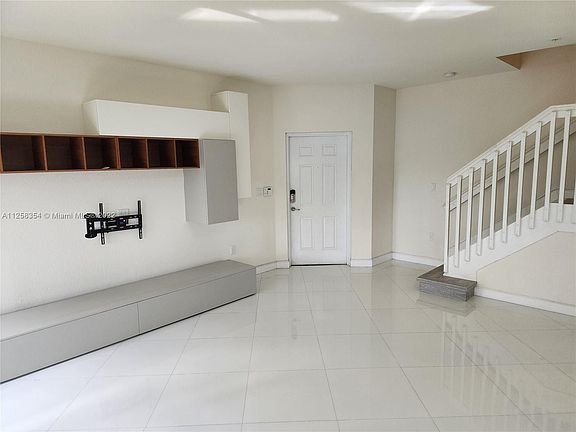 4th image of 10600 NW 88th St APT 216